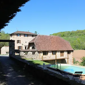 à La Croisée Des Vallées Couette-café Figeac